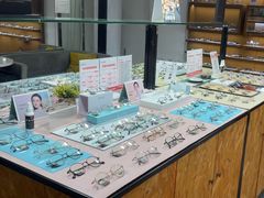 -罗伯特眼镜·蔡司官方授权(罗湖国贸店)