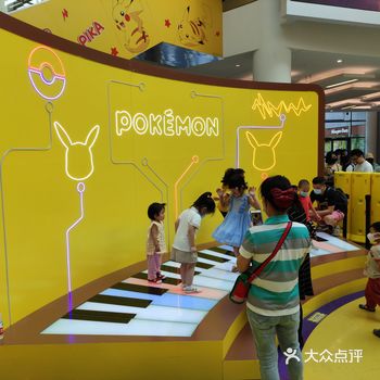 荟聚主厅，七米高的皮卡丘格外醒目