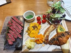 -Mark&Mars Restaurant