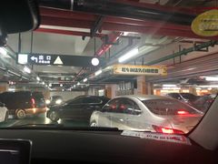 -龙湖天街-停车场