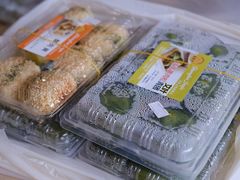 艾叶咸蛋黄肉松青团-王家沙点心店(南京西路总店)