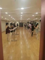 点击看大图 -白珂舞蹈教室