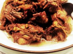 红烧跑地鸡-乌兰湖畔草坪轻奢营地