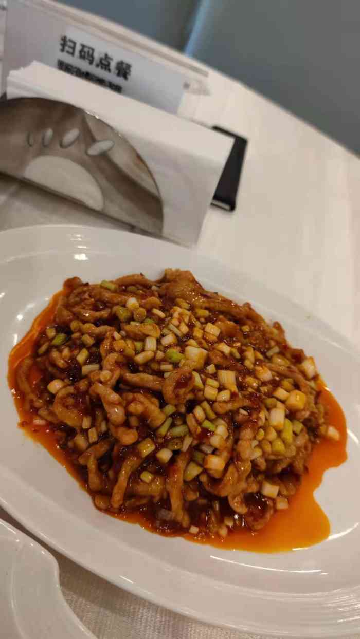 北京重庆饭店中餐厅-"口味依然没有变,在嘈杂喧闹的环境中吃了一.