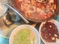 -昱龙大盆牛蛙馆(三兴街总店)