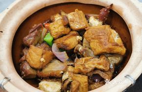 Mixed Tofu Stewed with Pork Belly