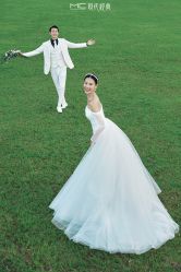 -现代经典婚纱摄影