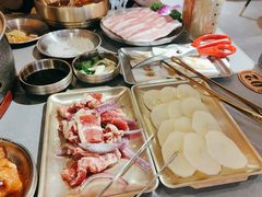 -围炉肉舍•炭烤活鳗•丹东海鲜烤肉(步行街店)