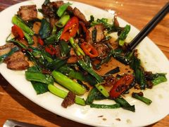 馒头包三层肉-凯华海鲜火锅·传承三十六年