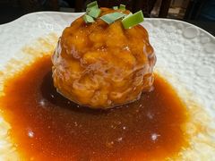 鸭蛋黄狮子头-梅飞酒家(桑园路店)
