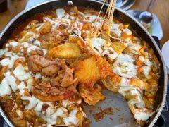 -亲昵春川鸡排(韩国美食街店)