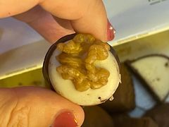 杏仁核桃黑巧夹心巧克力-Laderach 莱德拉(上海环贸iapm店)