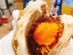 蛋黄豆沙面包-白玉兰传统小吃