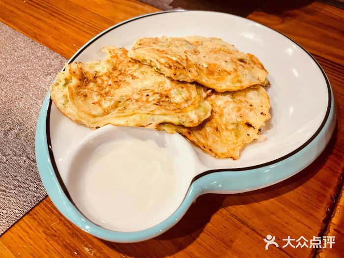 TUK土耳其餐厅·下午茶(卢湾店)西葫芦饼配酸奶图片