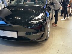 -TESLA 特斯拉(上海太古汇体验店)