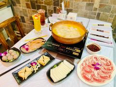 -鲜入围煮花胶鸡海鲜火锅