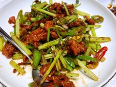 爆炒黄牛肉-酒问半山·悦享餐厅