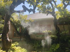 -Chom Cafe and Restaurant