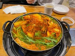 土豆排骨火锅-喇喇排骨火锅·传统韩式脊骨汤(望京西园总店)