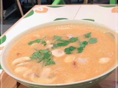 冬阴功海鲜粉-越弥越南传统美食馆