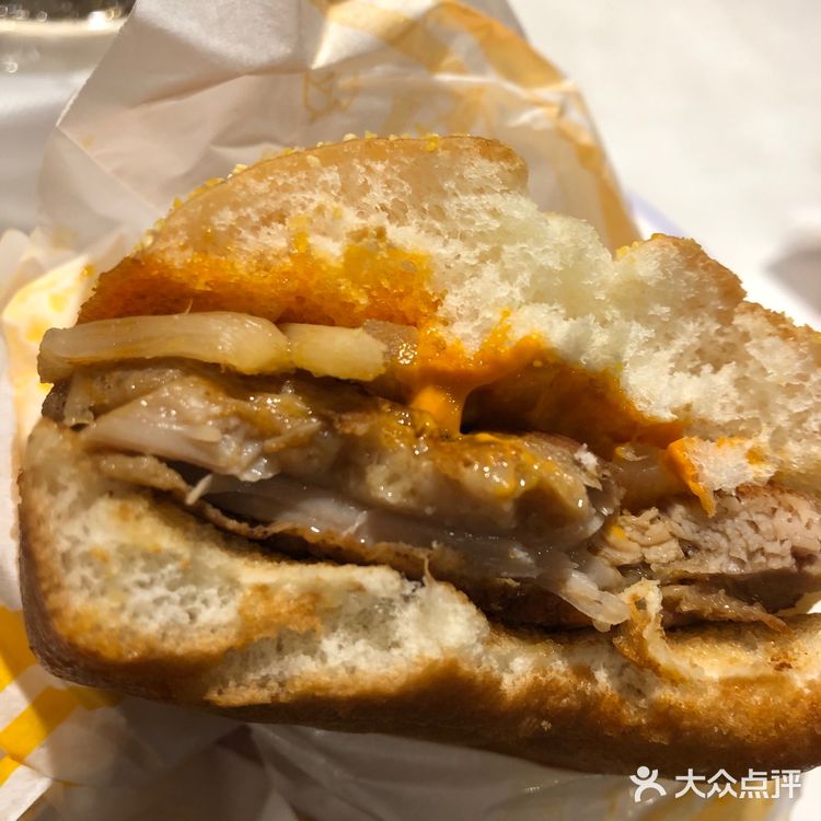 哎呀妈呀这个桂林酸笋板烧堡