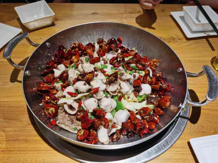 皇中百岁鱼(西兰路店)-"一家老店,开了很久了,里面不是很大,主要.