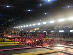 -嘿哟动霸CHUA·新潮玩运动娱乐中心·蹦床滑冰团建乐园