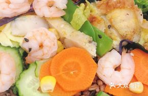 Low-Calorie Shrimp and Fish Grain Bowl