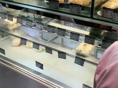 面包甜点陈列柜-白玉兰食品甜凤店(合生汇店)