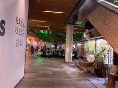 -瑞虹新天地月亮湾