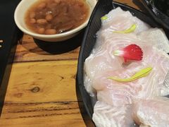 -老牌坊云南鱼豆花火锅(爱建店)