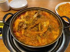 土豆排骨火锅-喇喇排骨火锅·传统韩式脊骨汤(望京西园总店)