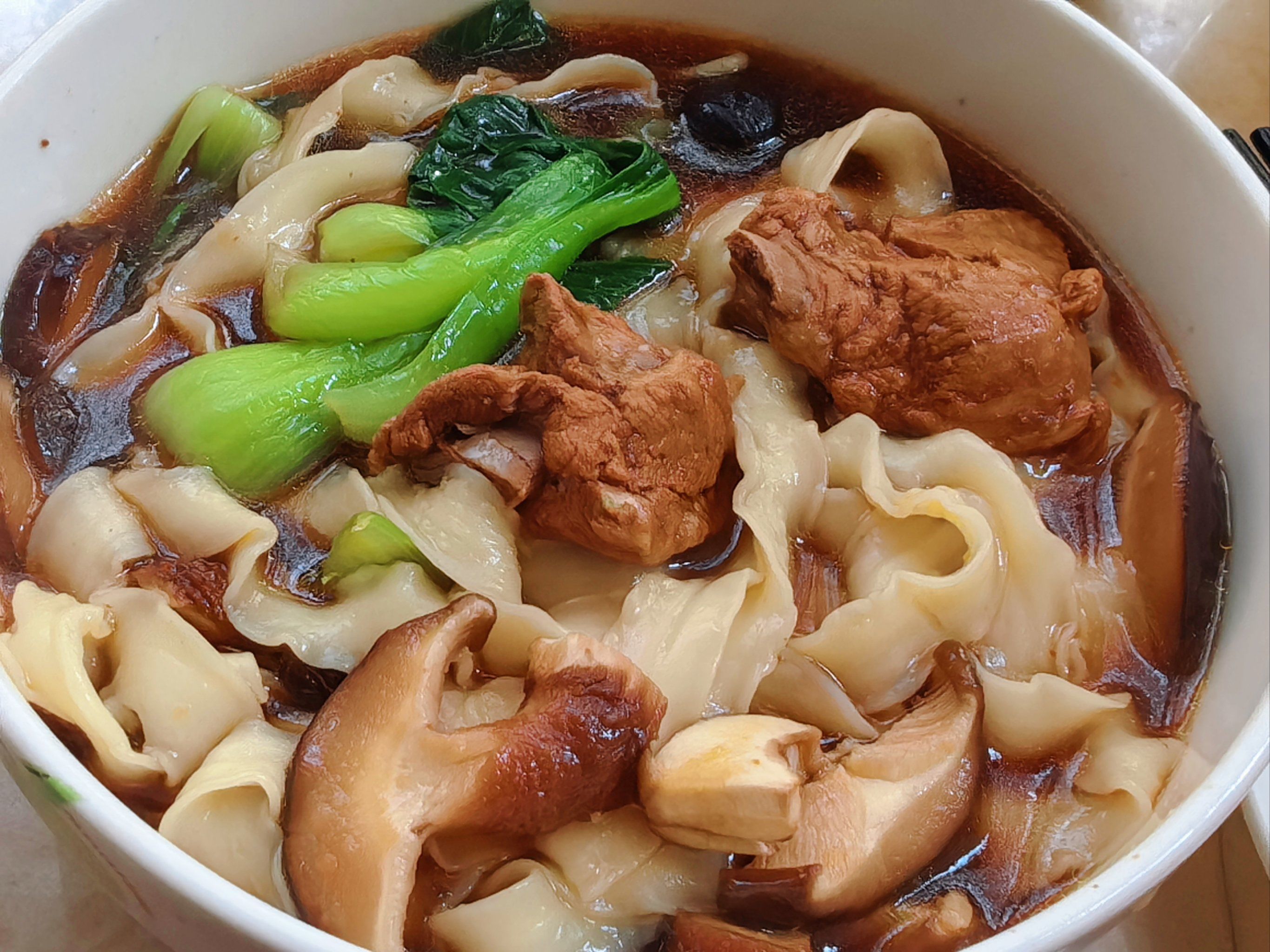 自己做的香香的排骨面