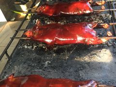 -黄记四更烤乳猪店