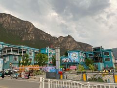 -百里峡七彩艺术小镇