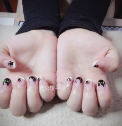 -睫乐园•睫公馆•美睫美甲沙龙