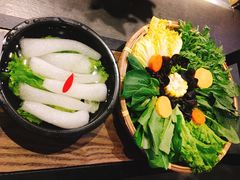 -尚尚仙·酸汤猪手·猪肚鸡火锅(华联万柳购物中心店)