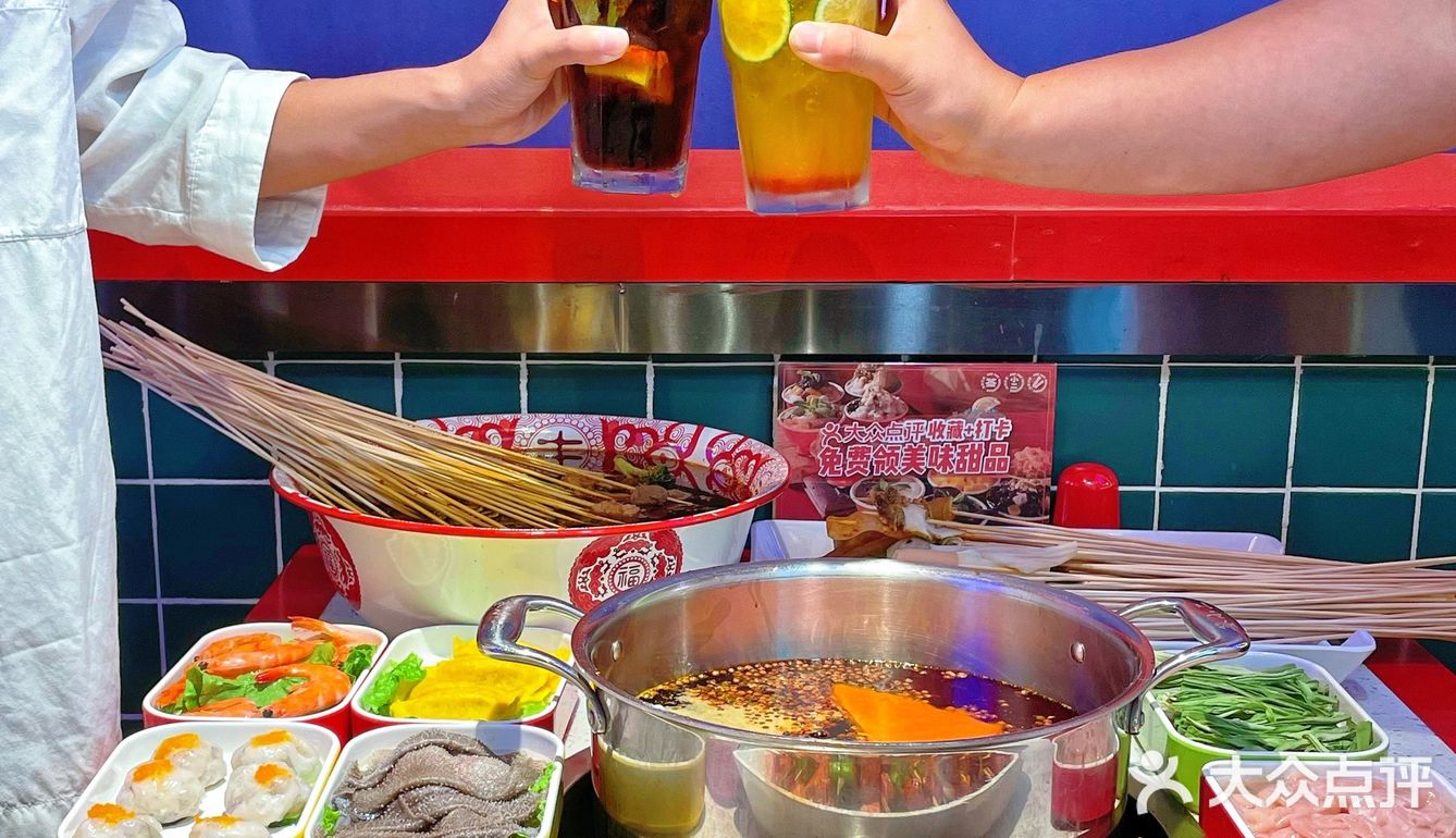 重庆洪崖洞旁平价串串店🍢小吃超多，人均40