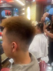 -东方先生国潮男士理发馆