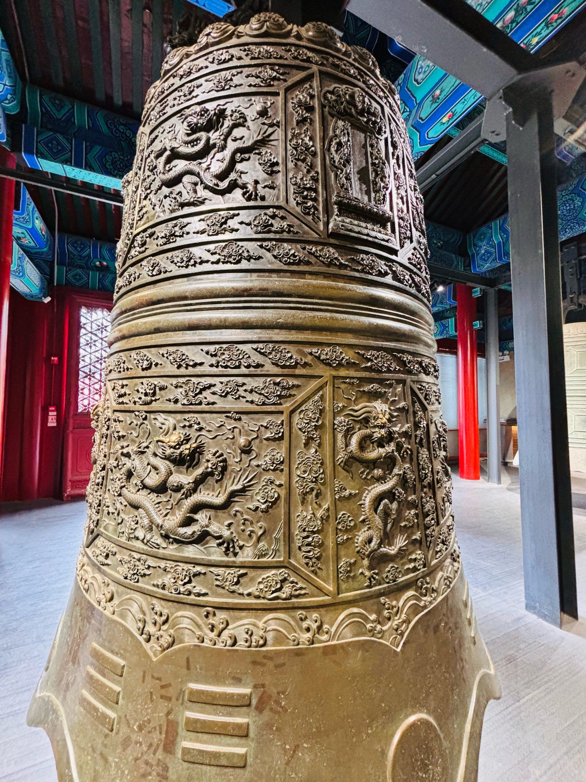 46吨重的大钟承载了上百年的祝福