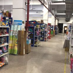 -逝水玩具折扣店