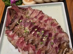 -帅巴人舅母子腊蹄民俗村