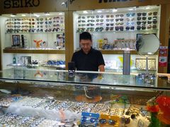 -三叶眼镜城批发市场(上海火车站店)