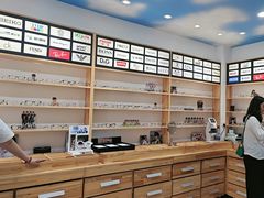 -豪门视光·星趣控·蔡司依视路眼镜代理商(中央大街店)