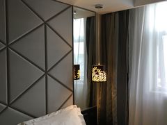 -桔子酒店(上海西藏北路地铁站店)