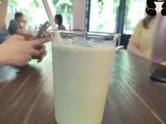 -彳亍咖啡·这里(水湾路店)