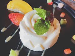 自制焦糖坚果冰糕-YUE·6·西式融合餐厅(外滩六号店)