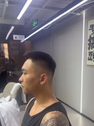 -尤司男士国潮理发馆