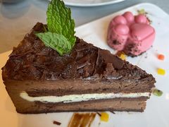 黑巧克力松露蛋糕配香草冰淇淋-YUE·6·西式融合餐厅(外滩六号店)