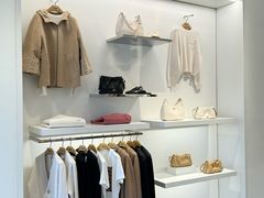 -百年港湾奥特莱斯(香炉礁店)